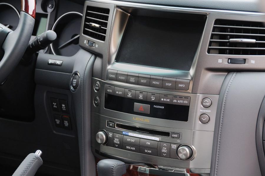  Lexus LX570 2009 года  (фото 25 из 46)
